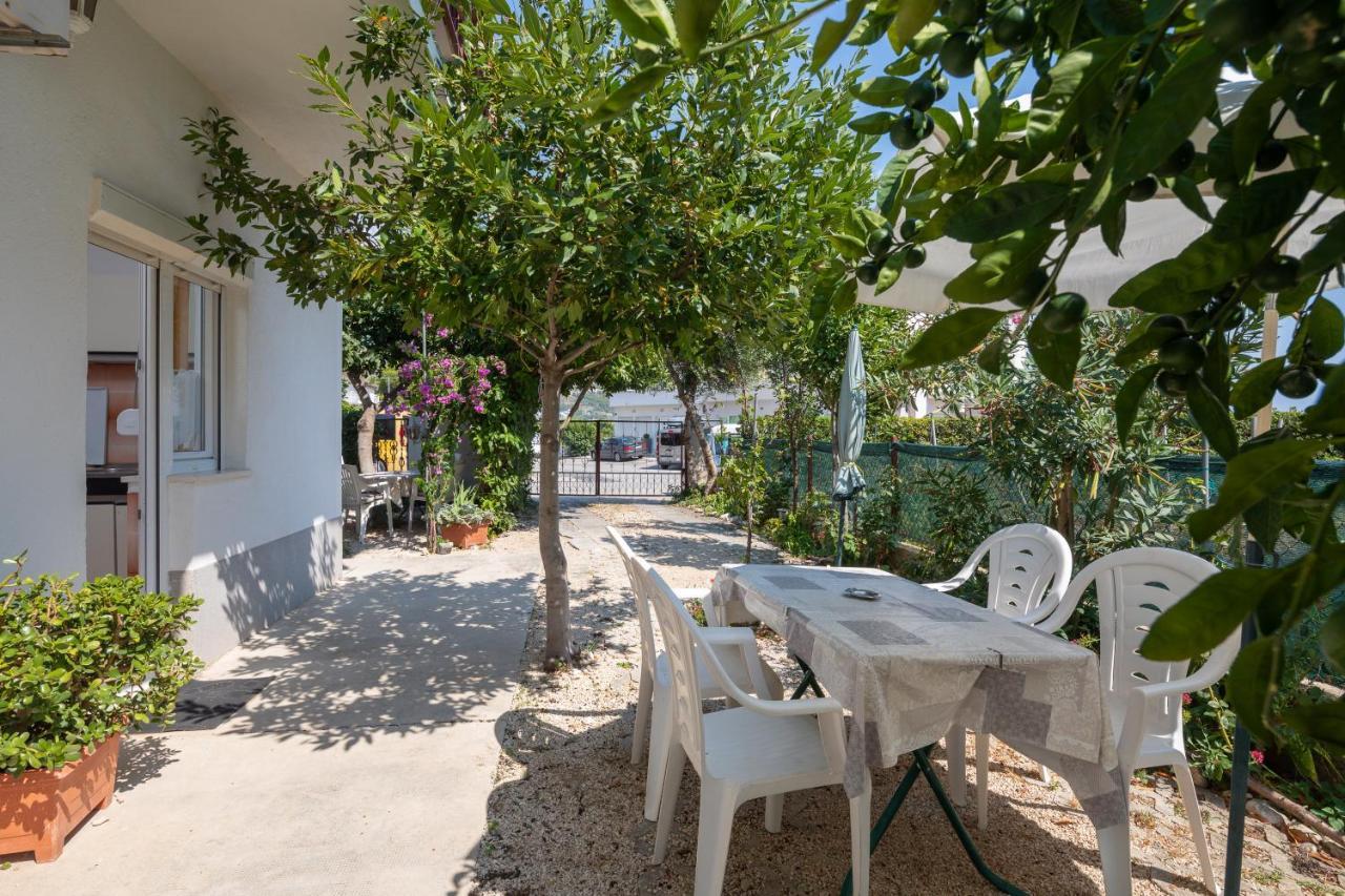 A1 - Near With Patio Parking And Grill Apartman